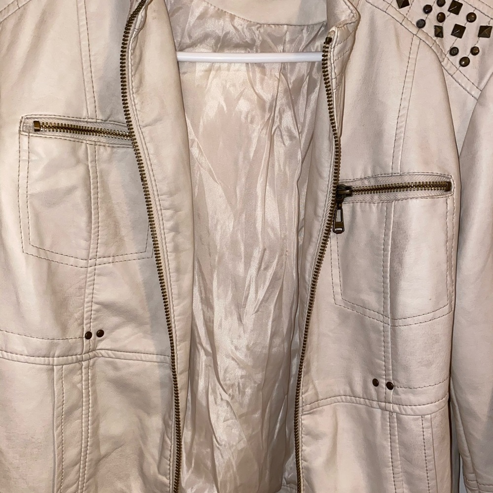 Leather jacket - Picture 2 of 8
